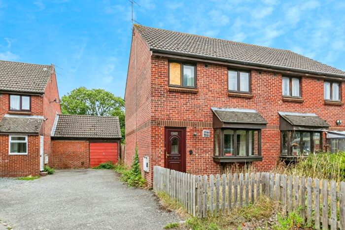 3 Bedroom Semi-Detached House For Sale In Vicarage Way, SL3