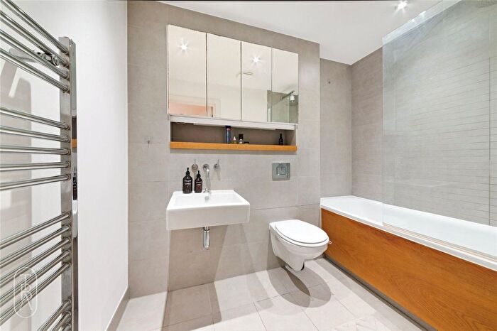 1 Bedroom Flat For Sale In Lolesworth Close, London, E1