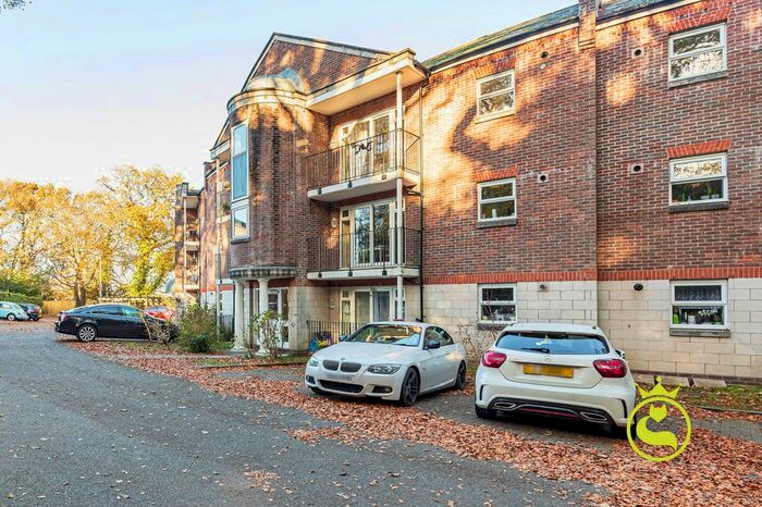 2 Bedroom Flat To Rent In The Topiary, Poole BH14