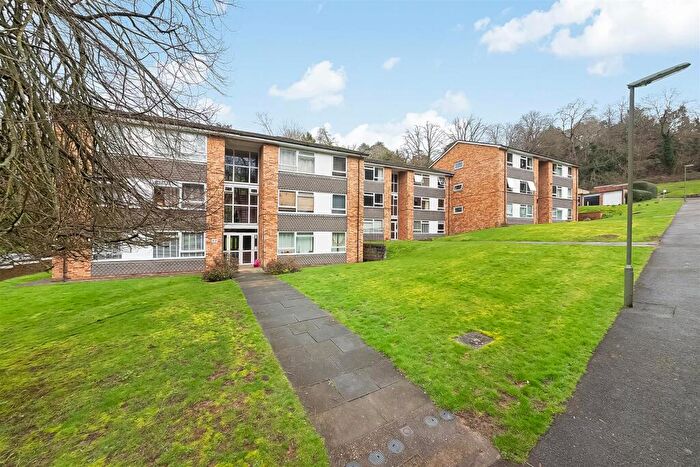 2 Bedroom Apartment For Sale In Hillside Road, Whyteleafe, CR3