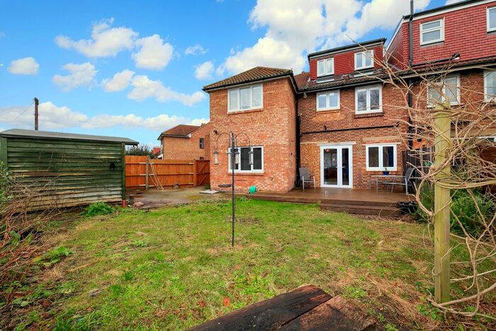 2 Bedroom Flat To Rent In Thompson Avenue, Richmond, TW9