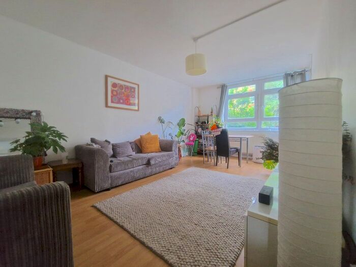 3 Bedroom Maisonette To Rent In Headlam Street, Whitechapel, London, E1