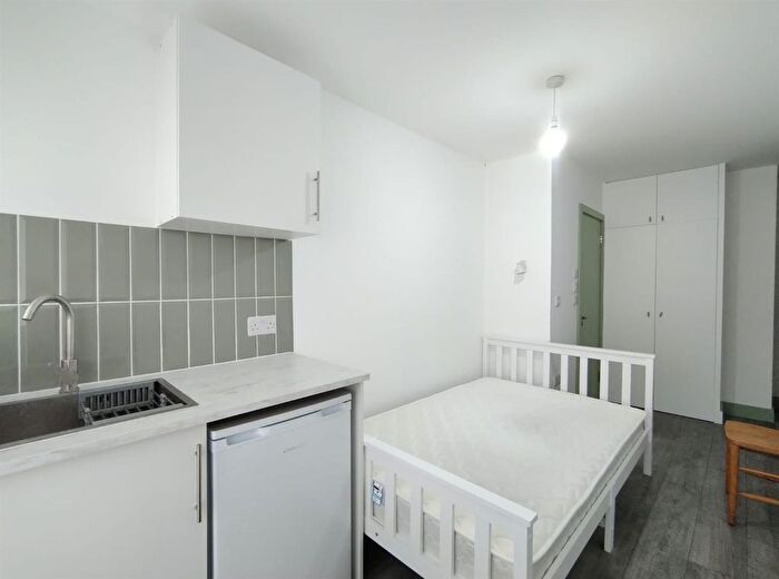 Studio To Rent In North Circular Road, Neasden, Brent, NW2