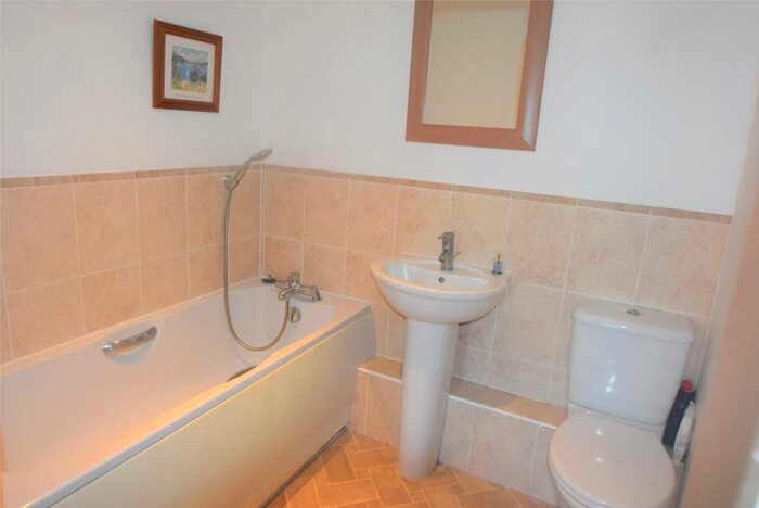 2 Bedroom Property To Rent In Wolf Lane, Windsor, Berkshire, SL4