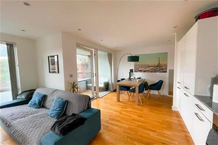2 Bedroom Flat To Rent In , Blacklock Court, E2