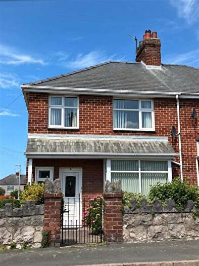 3 Bedroom Semi-Detached House For Sale In Bryn Marl Road, Mochdre, LL28