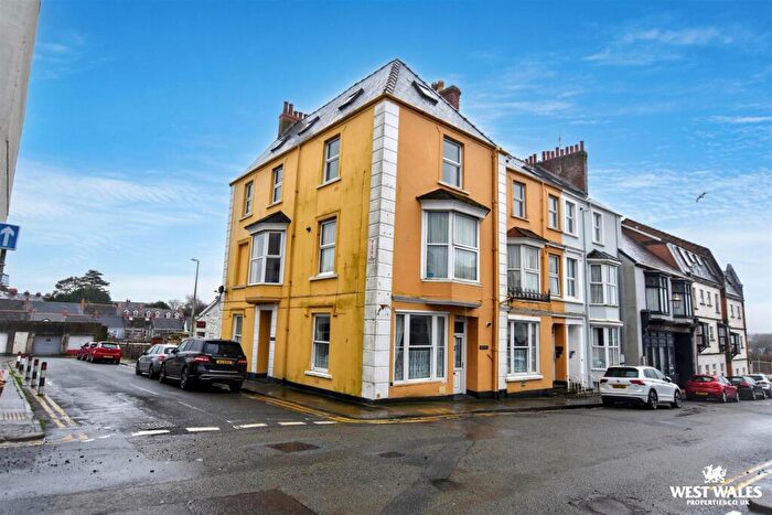 2 Bedroom Apartment For Sale In Tenby, SA70