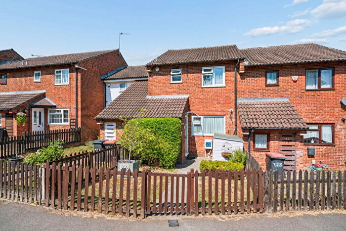 3 Bedroom Terraced House For Sale In Spoondell, Dunstable, LU6