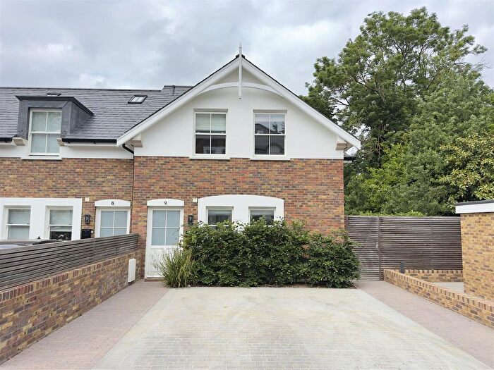 3 Bedroom Detached House To Rent In Silver Birches Close, Richmond, TW10
