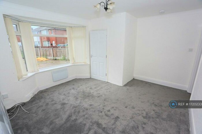 5 Bedroom Semi-Detached House To Rent In Verity View, Leeds, LS9