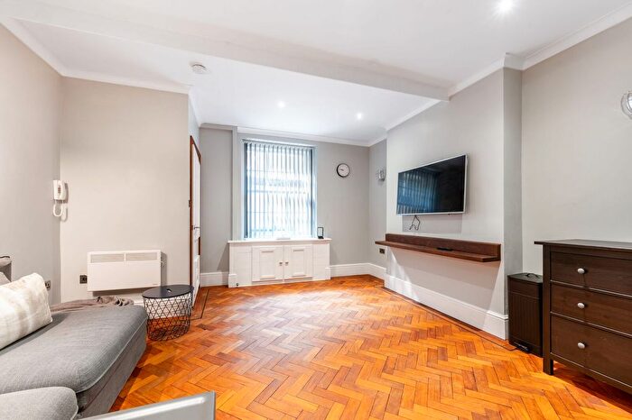 1 Bedroom Flat To Rent In Mall Chambers, Kensington, London, W8