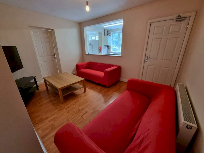 5 Bedroom Semi-Detached House To Rent In Alexandra Road, Leamington Spa, CV31