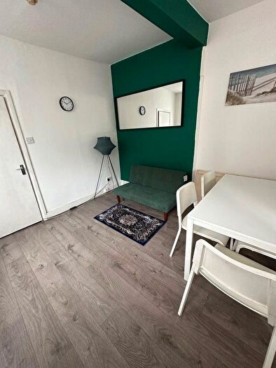 3 Bedroom Flat To Rent In Turnpike Lane, London, N8