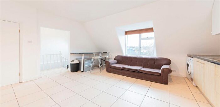 2 Bedroom Flat To Rent In High Road, London, NW10