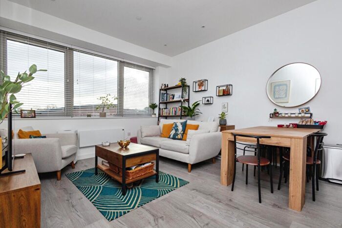 1 Bedroom Flat For Sale In Ladymead, Guildford, Surrey, GU1