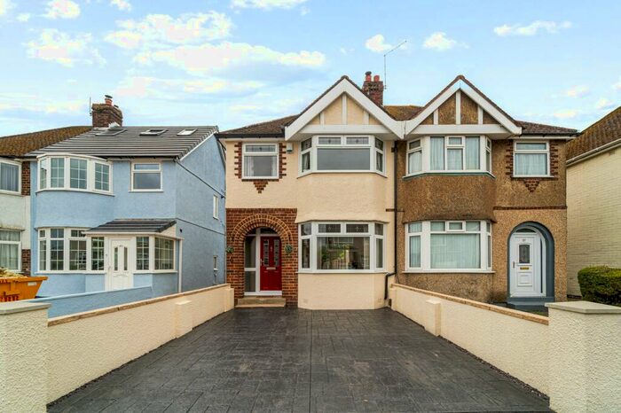 3 Bedroom Semi-Detached House For Sale In Traston Road, Newport, NP19