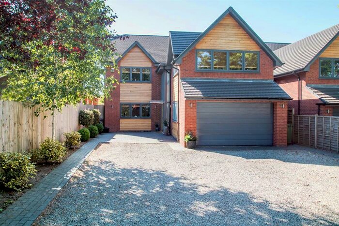 5 Bedroom Detached House To Rent In St Bernards Road, Solihull, West Midlands, B92