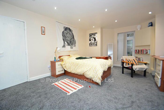 10 Bedroom Terraced House To Rent In Bainbrigge Road, Headingley, Leeds, LS6