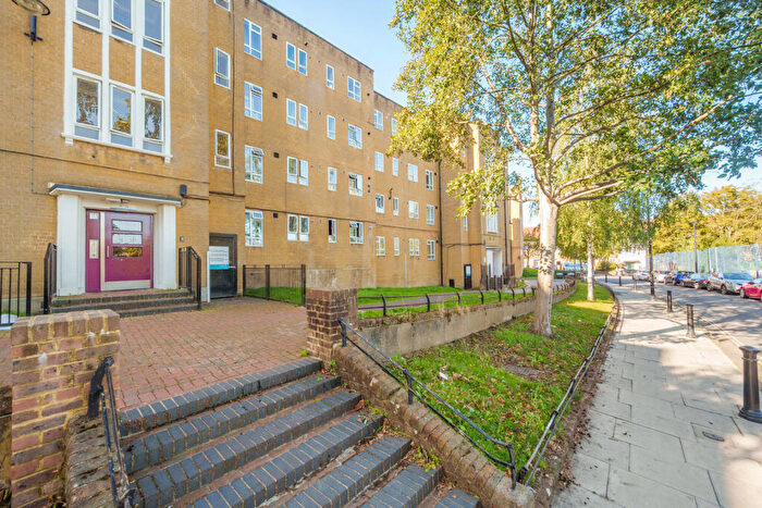 2 Bedroom Apartment For Sale In Kingswood Estate, London, SE21