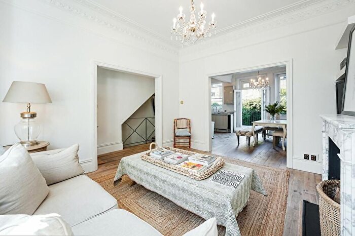 2 Bedroom Flat To Rent In Rostrevor Road, Munster Village, SW6