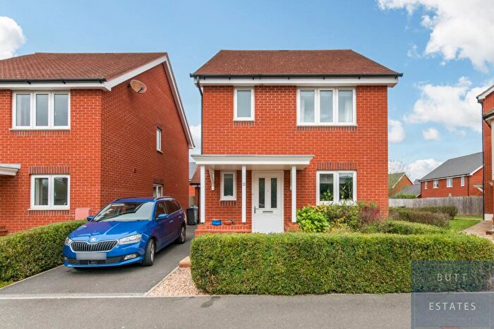 3 Bedroom Detached House For Sale In Mayfield Way, Exeter, EX5