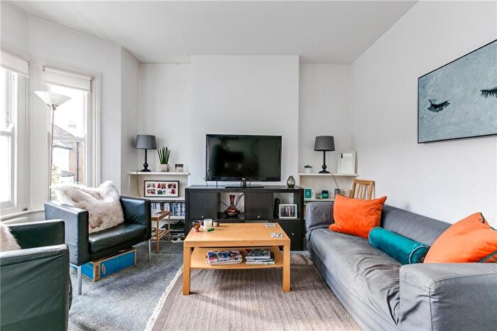 2 Bedroom Flat To Rent In Patience Road, London, SW11
