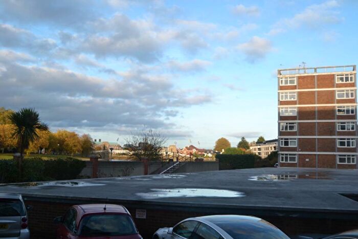 1 Bedroom Flat To Rent In Wilford Lane, Nottingham, NG2