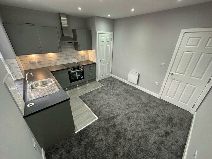 3 Bedroom Flat To Rent In Flat B, Cross Green Crescent, Leeds, LS9