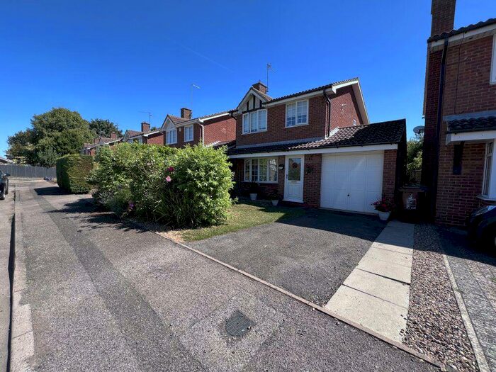 3 Bedroom Detached House To Rent In Thomas Close, NN18