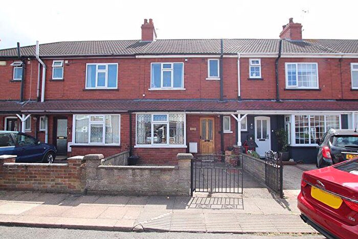 3 Bedroom Terraced House For Sale In Baroness Road, Grimsby, DN34