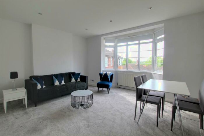 2 Bedroom Flat To Rent In Nether Close (), Finchley, N3