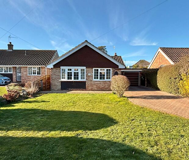 2 Bedroom Detached Bungalow For Sale In Fairview Drive, Hythe, SO45