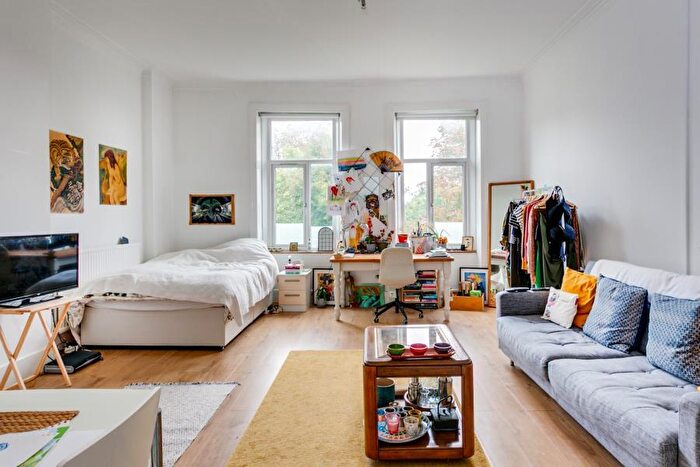 Apartment To Rent In Parsifal Road, West Hampstead, NW6
