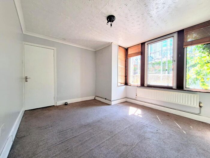 1 Bedroom Flat To Rent In Priory Hill, Dartford, DA1
