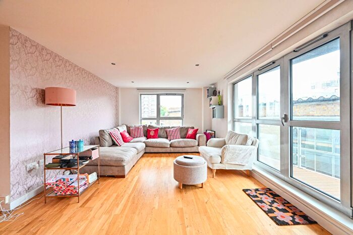 2 Bedroom Flat To Rent In Southgate Road, De Beauvoir Town, London, N1