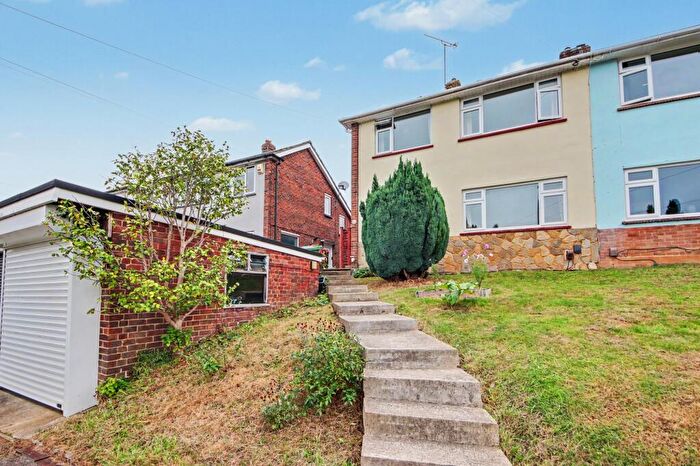 3 Bedroom Semi-Detached House For Sale In Forest Hills Drive, Townhill Park, SO18
