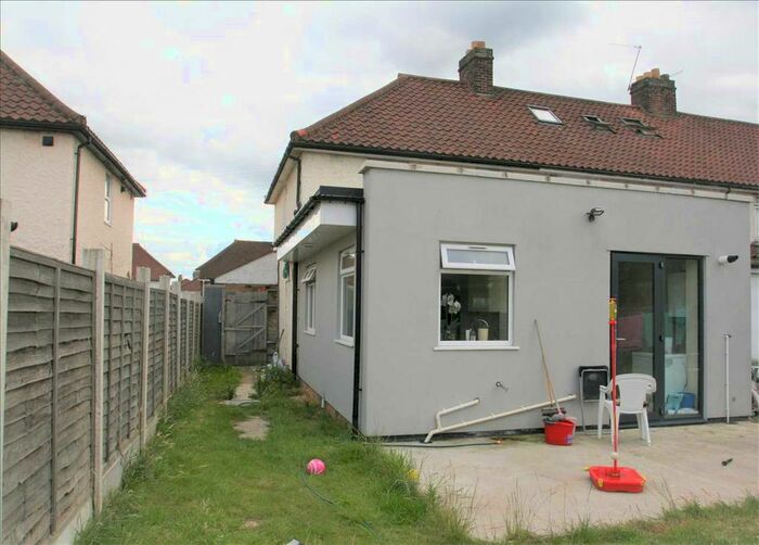 3 Bedroom End Of Terrace House To Rent In Minet Drive, Hayes UB3