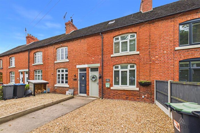 3 Bedroom Cottage For Sale In Derby Road, Doveridge, Derbyshire, DE6