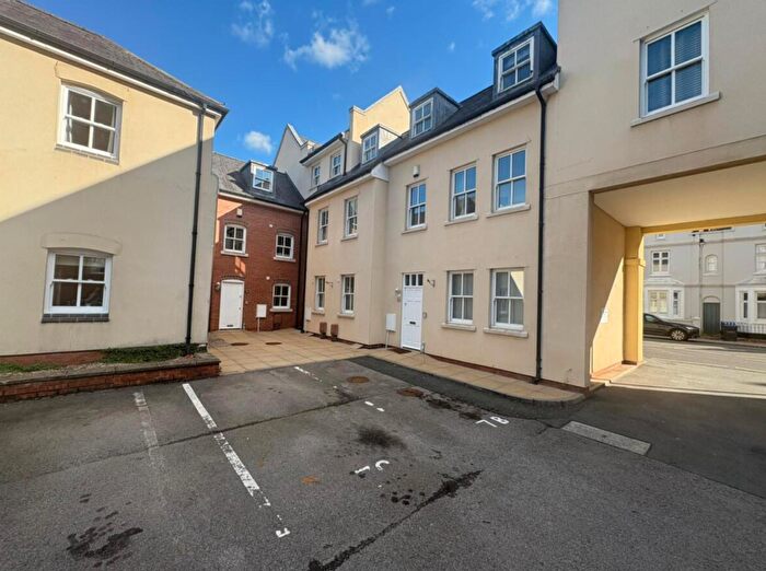 4 Bedroom Town House For Sale In Clarendon Avenue, Leamington Spa, CV32