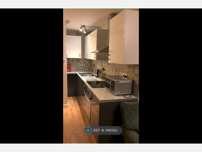 2 Bedroom Flat To Rent In Couzens House, London, E3