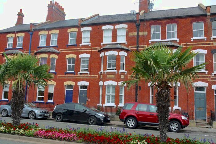 1 Bedroom Flat To Rent In Station Road, Henley-On-Thames RG9