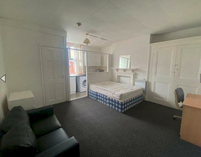 Studio To Rent In Cardigan Road, Headingley, Leeds, LS6