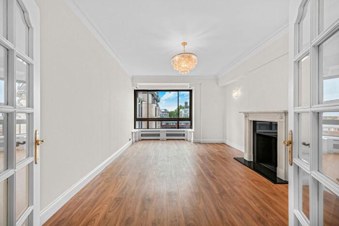 4 Bedroom Flat To Rent In - Porchester Gate, Bayswater Road, W2