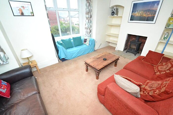 4 Bedroom End Of Terrace House To Rent In Meanwood Road, Meanwood, Leeds, LS6