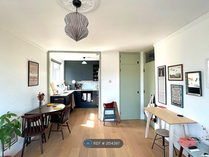 1 Bedroom Flat To Rent In Fellows Court, London, E2