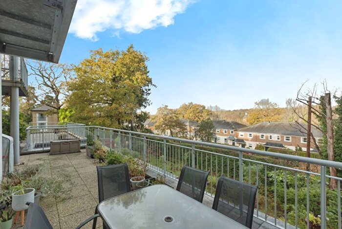 2 Bedroom Flat For Sale In Sherbourne Place, Linden Fields, Tunbridge Wells, Kent, TN2
