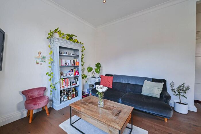 2 Bedroom Flat To Rent In Modbury Gardens, Kentish Town, London, NW5