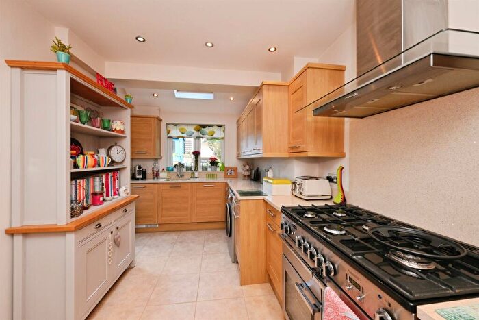 3 Bedroom End Of Terrace House For Sale In Fleming Close, Cheshunt, Waltham Cross, EN7
