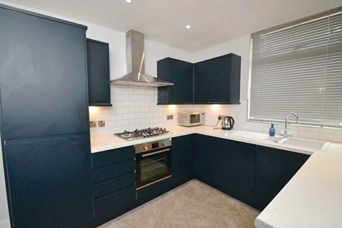 5 Bedroom Apartment To Rent In Yeate Street, London, N1