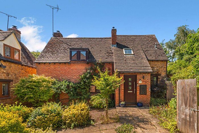 3 Bedroom Detached House For Sale In Orchard Piece, Mollington, OX17